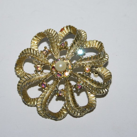 Vintage gold and AB crystal flower brooch - Picture 1 of 3